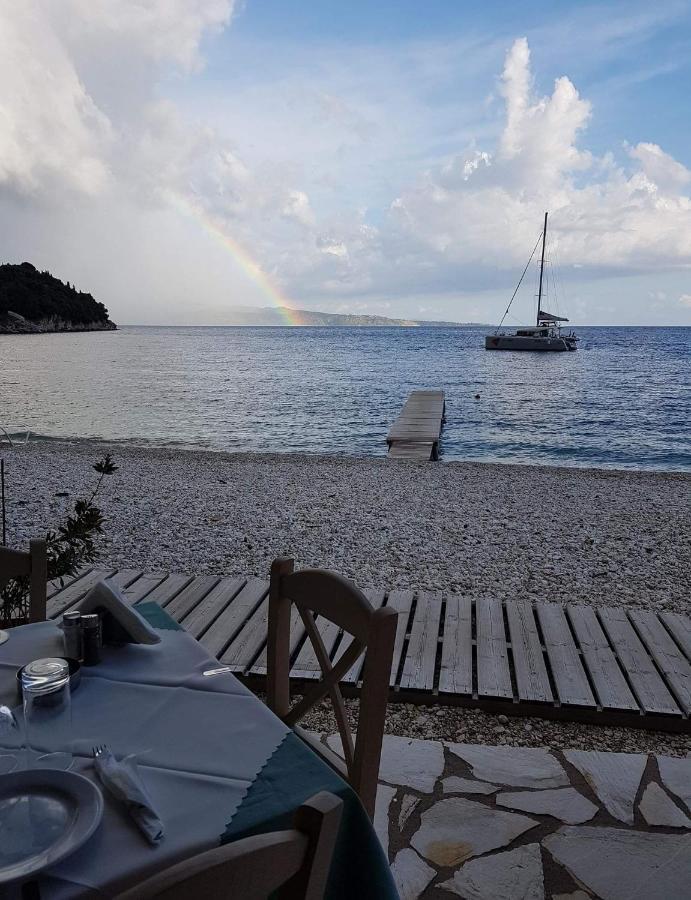 Dimitris 2 Bay *